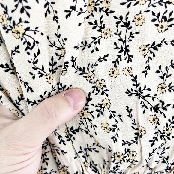 Cupcakes and Cashmere Roxbury Ditsy Floral Dress - Picture 10 of 11